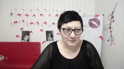 Snapshot of emilyl0vee chatting on 02/22/26, 06:13 Emily online show from 02/22/26, 06:13