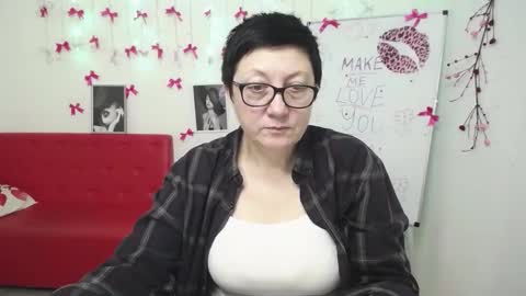 Snapshot of emilyl0vee chatting on 02/24/26, 06:50 Emily online show from 02/24/26, 06:50