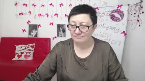 Snapshot of emilyl0vee chatting on 03/04/26, 06:58 Emily online show from 03/04/26, 06:58