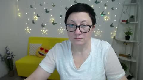 Snapshot of emilyl0vee chatting on 03/08/26, 02:15 Emily online show from 03/08/26, 02:15