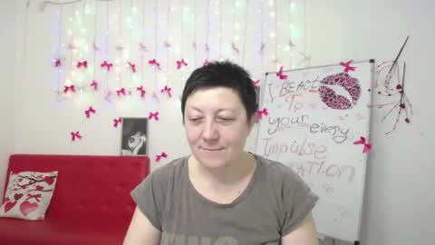 Snapshot of emilyl0vee chatting on 03/10/26, 06:24 Emily online show from 03/10/26, 06:24