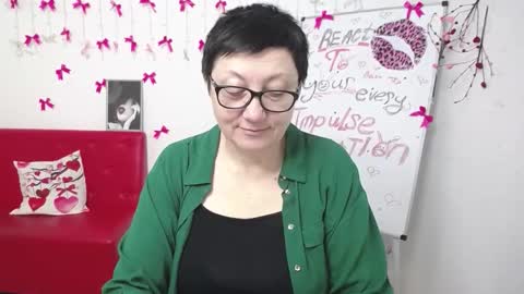 Snapshot of emilyl0vee chatting on 03/14/26, 06:19 Emily online show from 03/14/26, 06:19