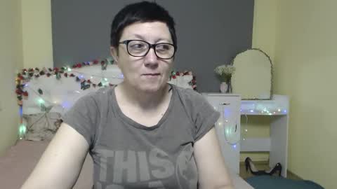 Snapshot of emilyl0vee chatting on 03/15/26, 06:19 Emily online show from 03/15/26, 06:19