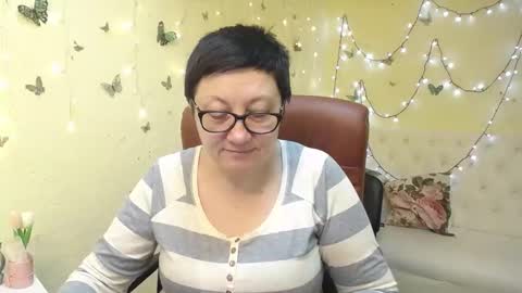 Snapshot of emilyl0vee chatting on 03/17/26, 06:33 Emily online show from 03/17/26, 06:33