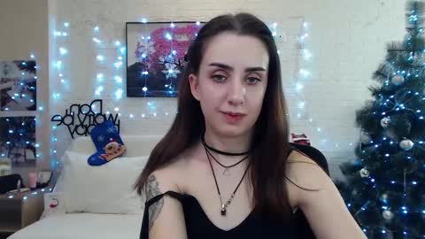 Snapshot of emilylayer chatting on 12/19/24, 01:50 Emyli online show from 12/19/24, 01:50