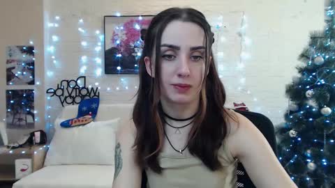 Snapshot of emilylayer chatting on 12/22/24, 09:09 Emyli online show from 12/22/24, 09:09