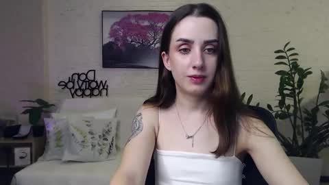 Snapshot of emilylayer chatting on 01/05/25, 12:20 Emyli online show from 01/05/25, 12:20