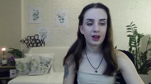 Snapshot of emilylayer chatting on 01/05/25, 09:14 Emyli online show from 01/05/25, 09:14