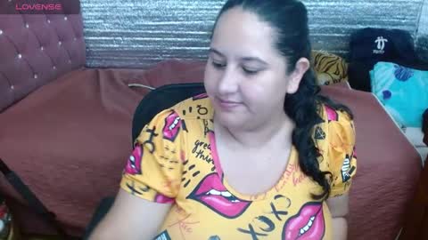 Snapshot of emilynessa_ chatting on 05/06/26, 02:33 emily nessa online show from 05/06/26, 02:33