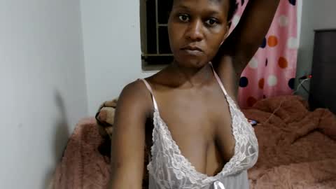 Snapshot of emilyposha chatting on 07/04/26, 11:11 Emilly online show from 07/04/26, 11:11