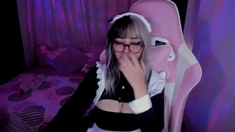 Snapshot of emilyrosss_ chatting on 01/27/25, 08:18 EMILY online show from 01/27/25, 08:18