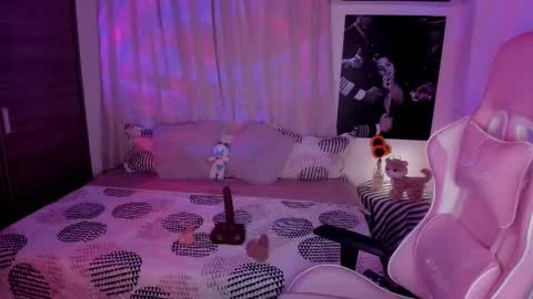 Snapshot of emilyrosss_ chatting on 01/29/25, 04:58 EMILY online show from 01/29/25, 04:58