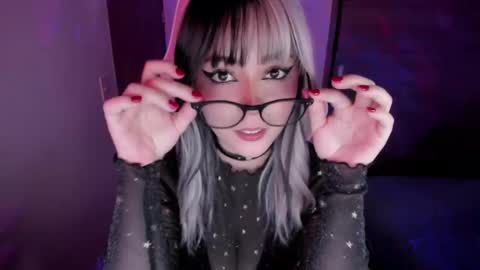 Snapshot of emilyrosss_ chatting on 02/26/25, 03:53 EMILY online show from 02/26/25, 03:53