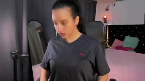 Snapshot of emilyrousex chatting on 12/08/24, 02:41 emilyrousex online show from 12/08/24, 02:41