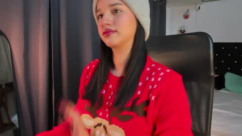 Snapshot of emilyrousex chatting on 12/23/24, 03:23 emilyrousex online show from 12/23/24, 03:23