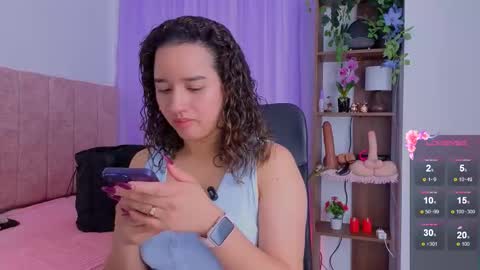 Snapshot of emilyrousex chatting on 12/18/25, 03:40 emilyrousex online show from 12/18/25, 03:40