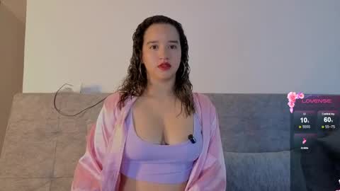 Snapshot of emilyrousex chatting on 04/23/26, 02:52 emilyrousex online show from 04/23/26, 02:52