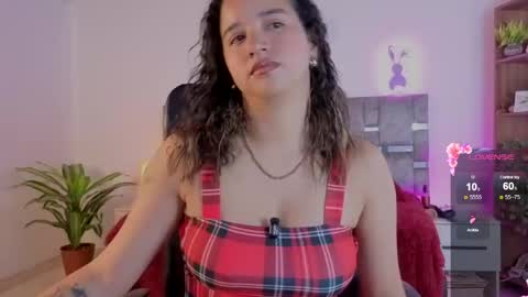 Snapshot of emilyrousex chatting on 05/25/26, 02:01 emilyrousex online show from 05/25/26, 02:01