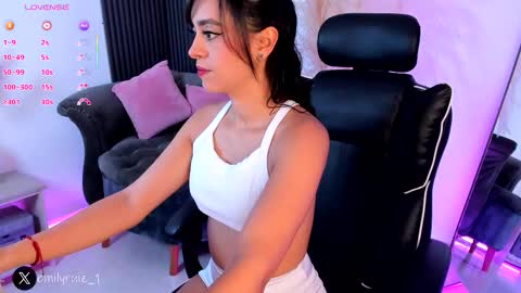 Snapshot of emilyruiz1 chatting on 10/07/25, 11:29 Emily online show from 10/07/25, 11:29