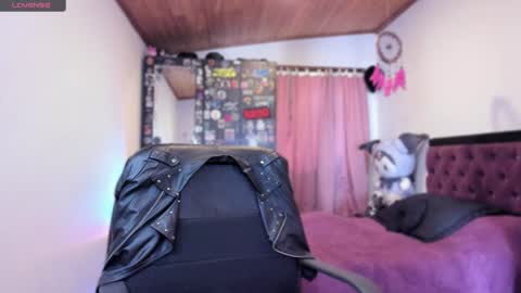 Snapshot of emilyrymer chatting on 01/24/25, 07:49 Emily Support me to have 100 likes plx online show from 01/24/25, 07:49