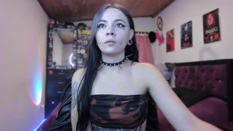 Snapshot of emilyrymer chatting on 01/28/25, 02:42 Emily Support me to have 100 likes plx online show from 01/28/25, 02:42