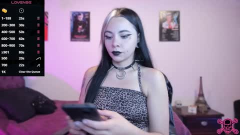 Snapshot of emilyrymer chatting on 01/30/25, 07:04 Emily Support me to have 100 likes plx online show from 01/30/25, 07:04