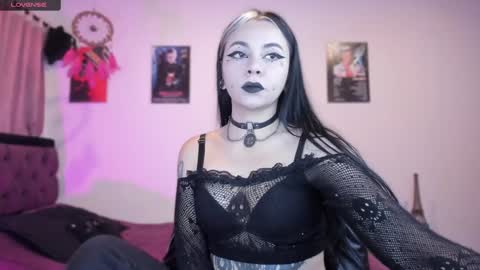 Snapshot of emilyrymer chatting on 01/31/25, 10:10 Emily Support me to have 100 likes plx online show from 01/31/25, 10:10