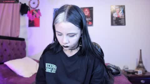 Snapshot of emilyrymer chatting on 02/03/25, 12:58 Emily Support me to have 100 likes plx online show from 02/03/25, 12:58