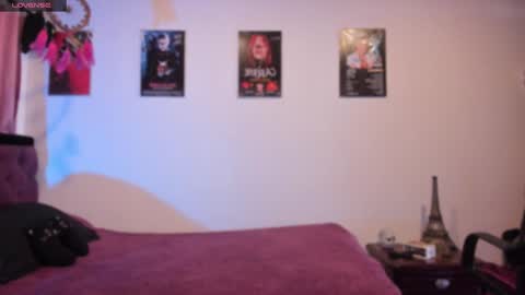 Snapshot of emilyrymer chatting on 02/04/25, 05:45 Emily Support me to have 100 likes plx online show from 02/04/25, 05:45