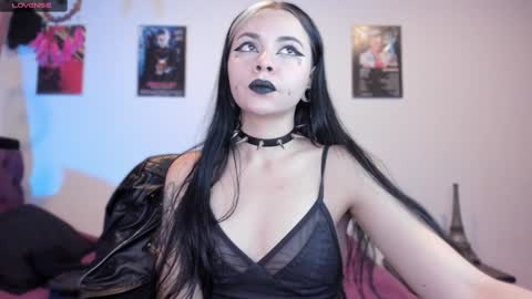 Snapshot of emilyrymer chatting on 02/08/25, 01:54 Emily Support me to have 100 likes plx online show from 02/08/25, 01:54