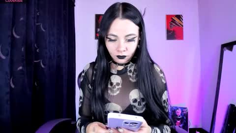 Snapshot of emilyrymer chatting on 10/29/25, 09:27 Emily Support me to have 100 likes plx online show from 10/29/25, 09:27