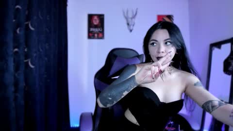 Snapshot of emilyrymer chatting on 11/05/25, 07:14 Emily Support me to have 100 likes plx online show from 11/05/25, 07:14