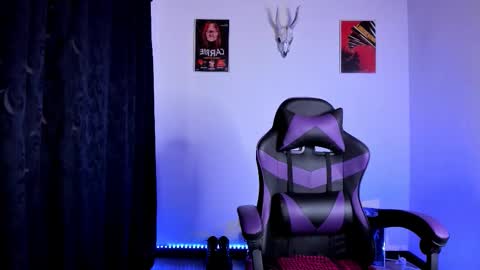 Snapshot of emilyrymer chatting on 11/26/25, 07:26 Emily Support me to have 100 likes plx online show from 11/26/25, 07:26