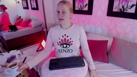 Summer 3 online show from 12/05/25, 05:38