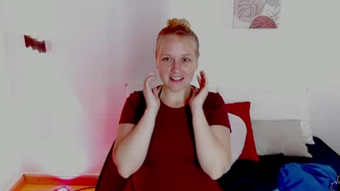 Snapshot of emilysumer chatting on 05/15/26, 10:28 Summer 3 online show from 05/15/26, 10:28