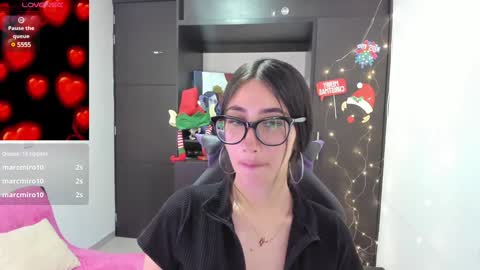 Snapshot of emilytafur chatting on 12/11/24, 11:21 Emy online show from 12/11/24, 11:21