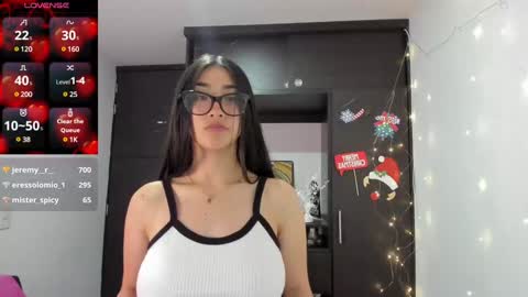 Snapshot of emilytafur chatting on 12/27/24, 08:28 Emy online show from 12/27/24, 08:28