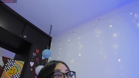 Snapshot of emilytafur chatting on 01/09/25, 02:22 Emy online show from 01/09/25, 02:22