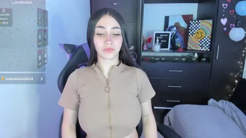 Snapshot of emilytafur chatting on 01/13/25, 06:38 Emy online show from 01/13/25, 06:38