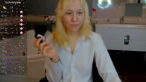 Snapshot of emilytrase chatting on 03/21/26, 01:10 Betty online show from 03/21/26, 01:10