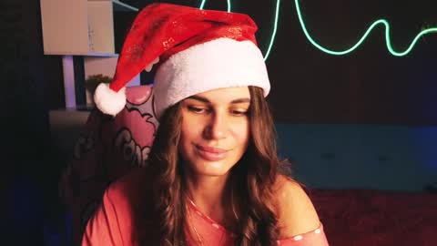 Snapshot of emilytucker chatting on 12/02/24, 04:42 Emily online show from 12/02/24, 04:42