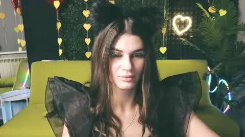 Snapshot of emilytucker chatting on 02/17/25, 01:25 Emily online show from 02/17/25, 01:25