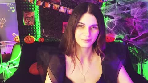 Snapshot of emilytucker chatting on 10/19/25, 01:28 Emily online show from 10/19/25, 01:28