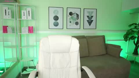 Emily Turner  online show from 06/24/26, 07:13