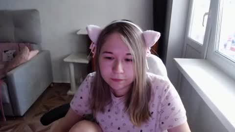 Snapshot of emilyway chatting on 06/19/26, 10:52 emilyway online show from 06/19/26, 10:52