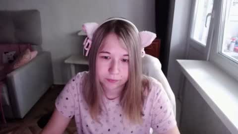 Snapshot of emilyway chatting on 06/20/26, 10:29 emilyway online show from 06/20/26, 10:29