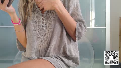 Snapshot of emilyweed chatting on 01/30/25, 08:43 Emily ---- online show from 01/30/25, 08:43