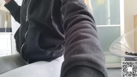 Snapshot of emilyweed chatting on 02/17/25, 09:35 Emily ---- online show from 02/17/25, 09:35