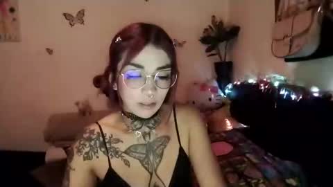 Snapshot of emilywhitee_ chatting on 03/12/25, 02:52 Valentina independent model online show from 03/12/25, 02:52