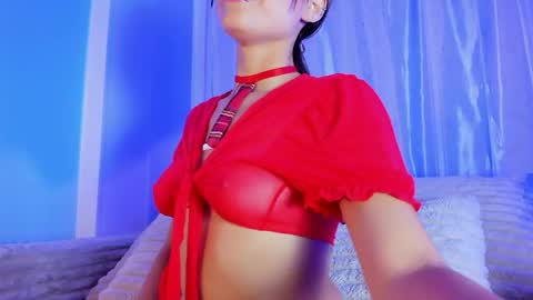 Snapshot of emilywithe_ chatting on 04/30/26, 11:20 online show from 04/30/26, 11:20
